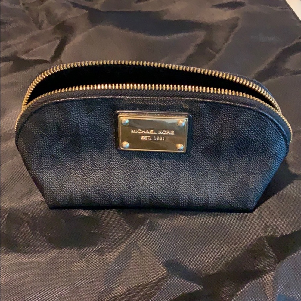 Cosmetic bag